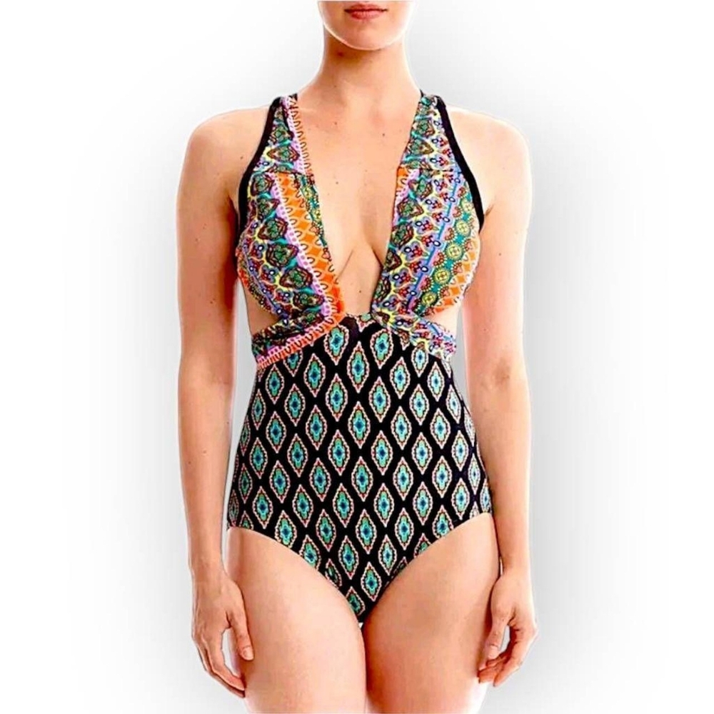 Jantzen Women's Green and Black Triangle Back Criss Cross One Piece Swimsuit